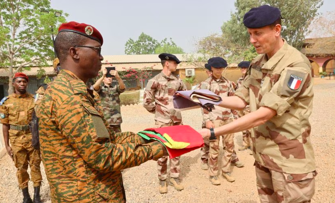 Francia abandona Burkina Faso