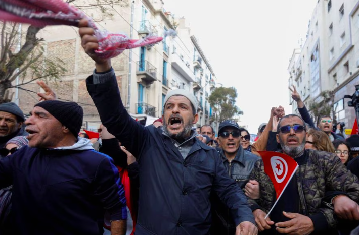 Túnez lucha en la calle